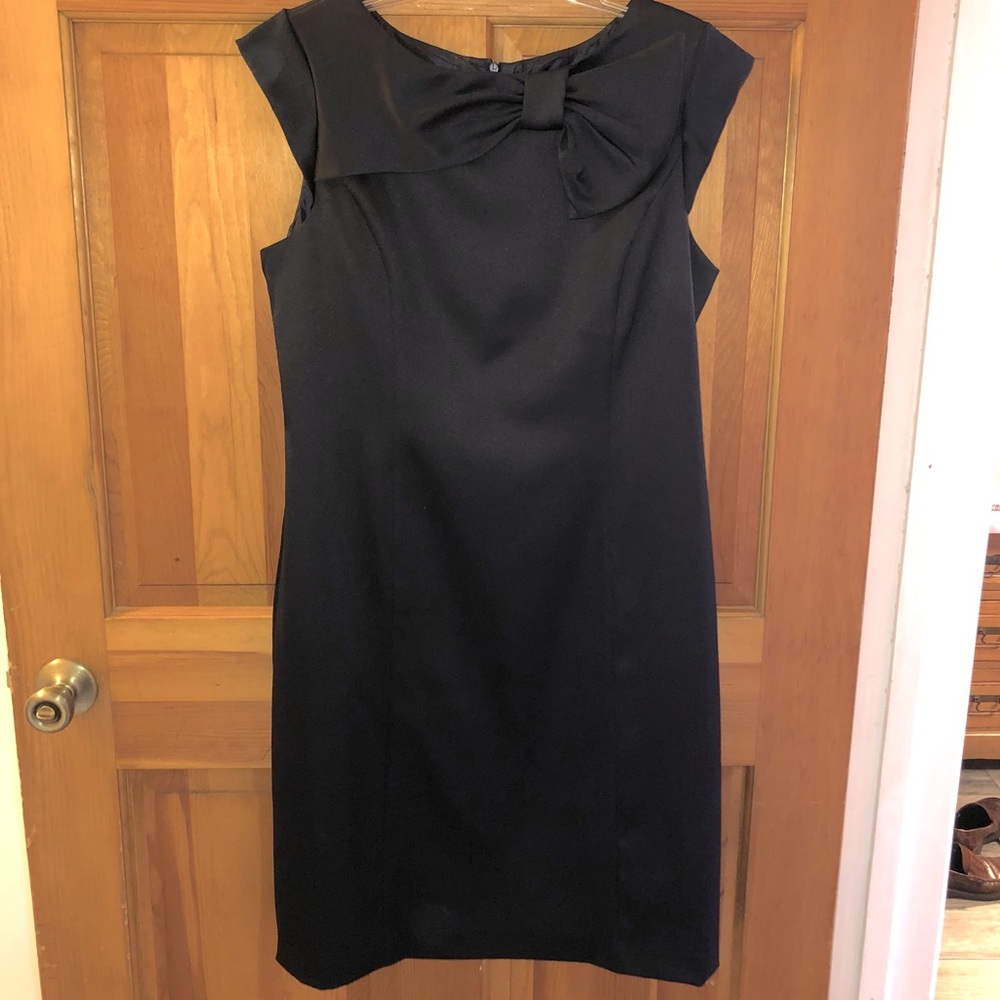 Cuffed Sleeveless Black Bow Shift Dress